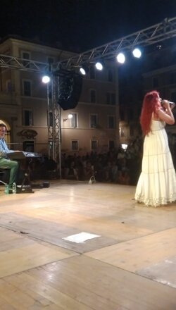 da dietro bella